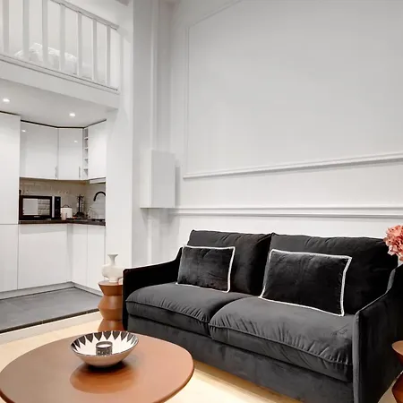 Duplex Luxueux Avec Billard Et Baignoire Paris