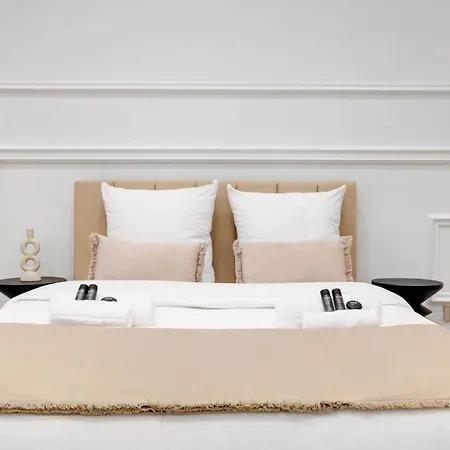Duplex Luxueux Avec Billard Et Baignoire Paris