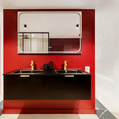 Duplex Luxueux Avec Billard Et Baignoire