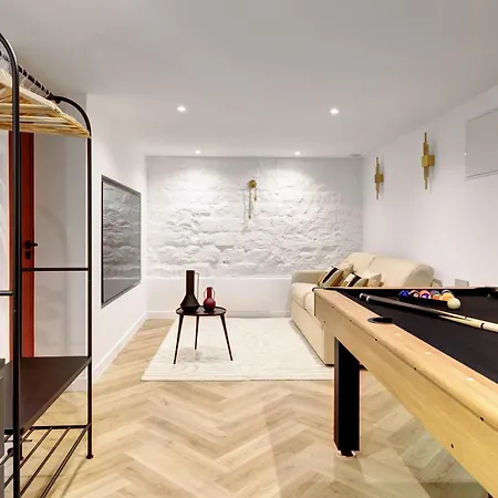 Duplex Luxueux Avec Billard Et Baignoire